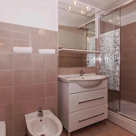 8 Bedroom Gorgeous In