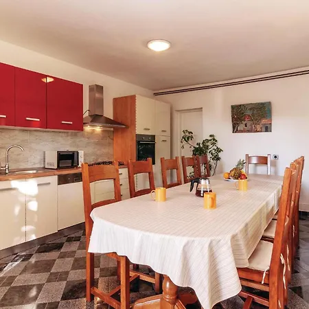 8 Bedroom Gorgeous In