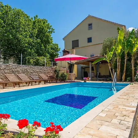 8 Bedroom Gorgeous In Holiday home *