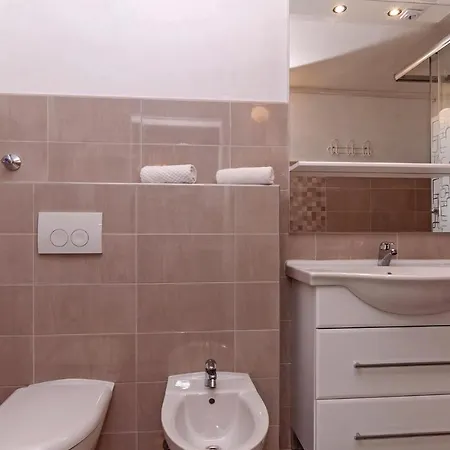 8 Bedroom Gorgeous In *
